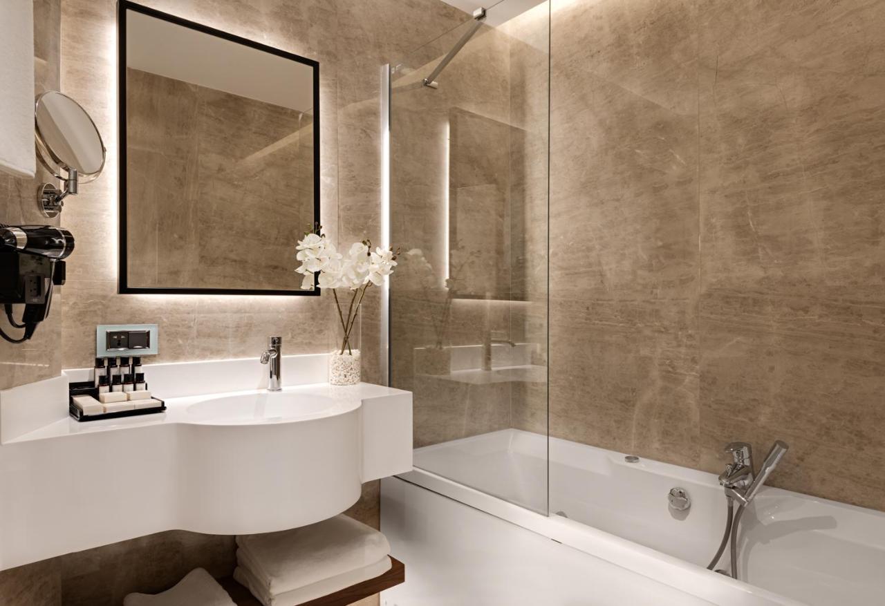 Gleam Collection Hotel Κωνσταντινούπολη Εξωτερικό φωτογραφία A shower screen